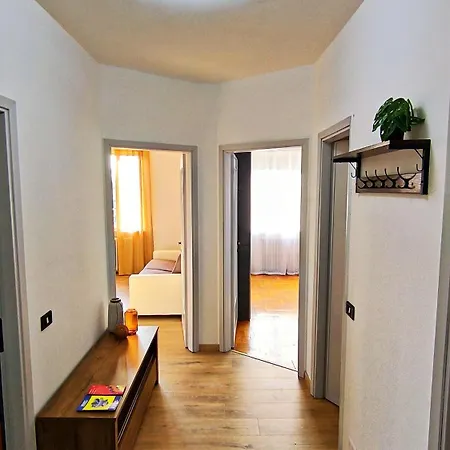 Canavese E Box Auto Cinque Laghi Ivrea Appartamento *